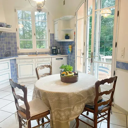 Spacious Provencal Near Luberon Ferienhaus Oraison