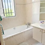 Spacious Provencal Near Luberon Vakantiehuis