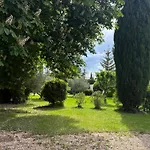 Spacious Provencal Near Luberon Vakantiehuis
