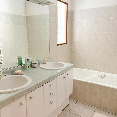 Spacious Provencal Near Luberon *